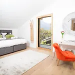 Dağ evi Montana- Year